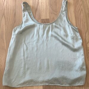 Banana Republic Women's silk tank Camisole in pale blue